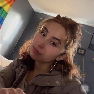 Meet your Posher, Naysa